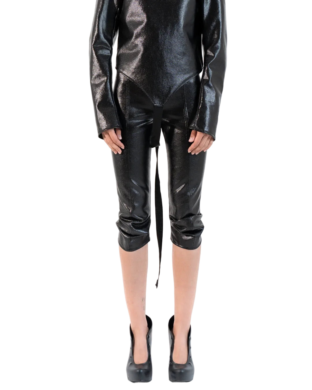 GLOSSY KNEES 3/4 LEGGINGS IN BLACK